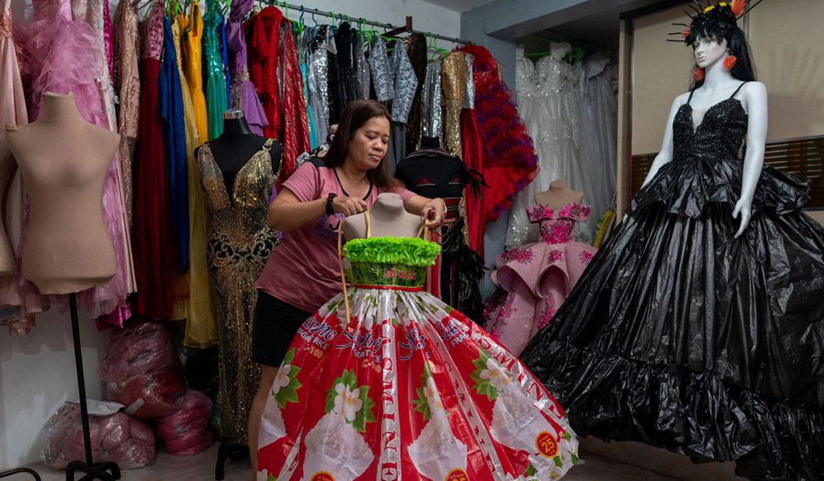 Philippine designer fashions gowns out of recycled trash